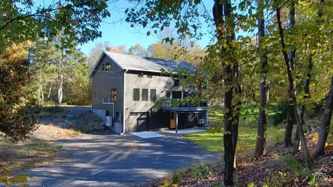 70 Commons Rd, Clermont, NY 12526