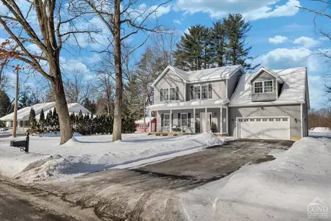 9 Lynn Dr, Glenville, NY 12302