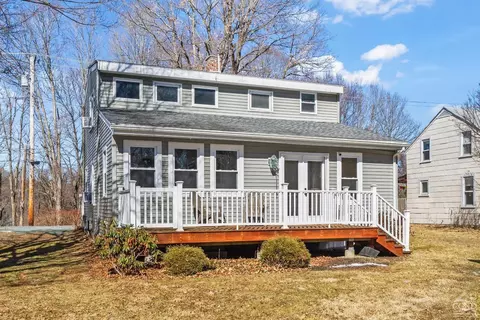 10 Railroad Ave, Kinderhook, NY 12106