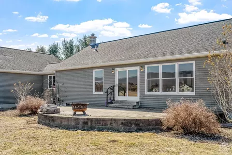 16 Deerfield Cir, Copake, NY 12516