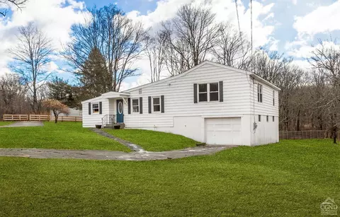 84 Cottontail Rd, Ancram, NY 12502