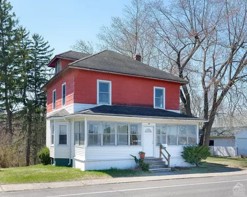 84 Harry Howard Ave, Hudson, NY 12534