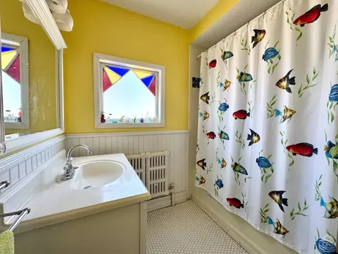 Bath - 4 High St, Catskill, NY 12414 photo 2 of 3
