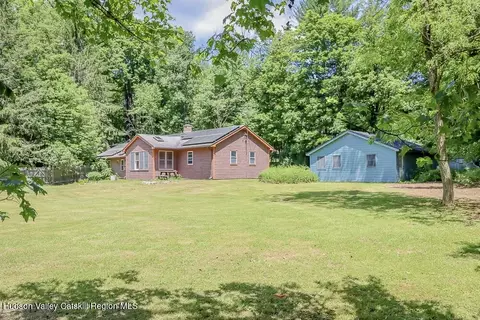 32 Harvey Mountain Rd, Austerlitz, NY 12017