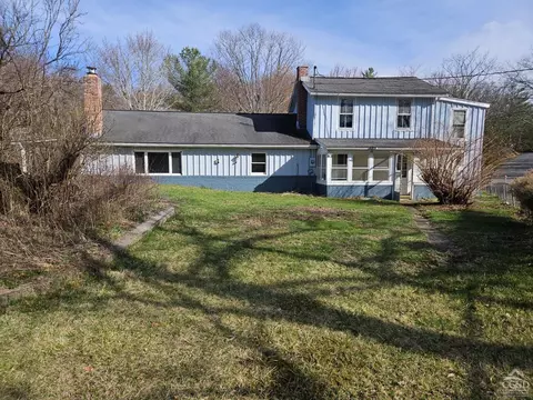 51 Dunbar Rd, Hudson, NY 12534