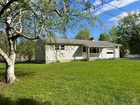 8 Rothermel Ext, Kinderhook, NY 12106