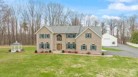 172 Weisheit Rd, Selkirk, NY 12158