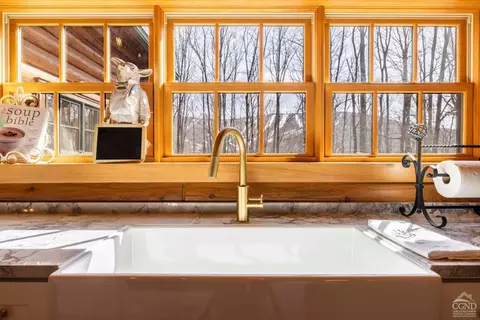 Kitchen - 102 Thunderbird Ter, Windham, NY 12496 photo 4 of 8