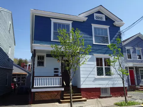 32 34 8th St, Hudson, NY 12534