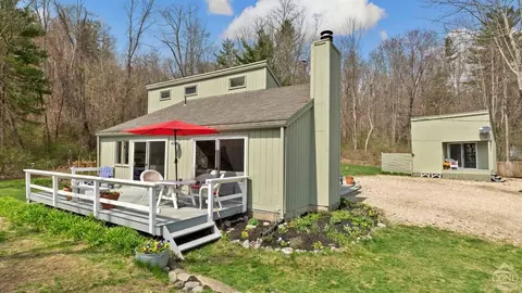 17 Second St, North Egremont, MA 01230