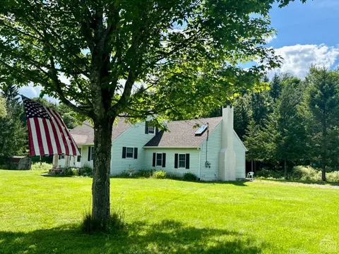 1020 Maplecrest Rd, Jewett, NY 12424