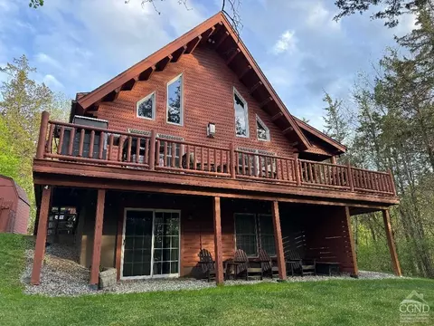 56 Blue And Purple Ct, Athens, NY 12015