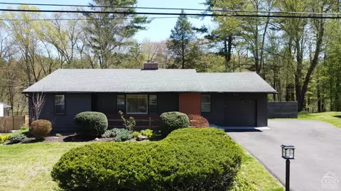 26 Wayside Dr, Hurley, NY 12443