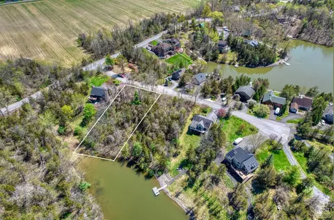 16 Dutchman Dr, Athens, NY 12015