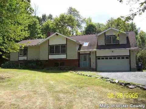 398 Strawridge Rd, Wallkill, NY 12589 photo 1