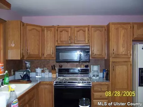 398 Strawridge Rd, Wallkill, NY 12589 photo 3