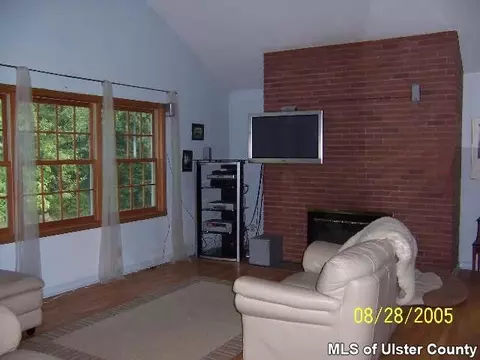 398 Strawridge Rd, Wallkill, NY 12589 photo 2
