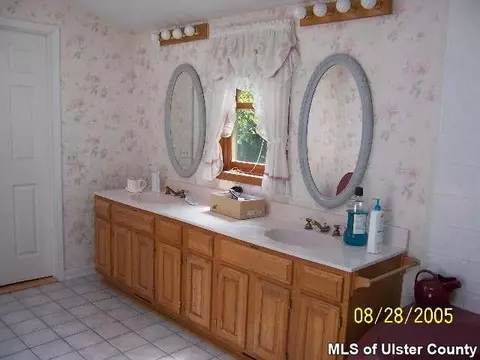398 Strawridge Rd, Wallkill, NY 12589 photo 4