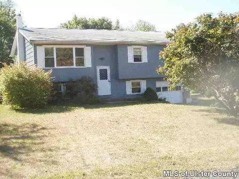 94 Ce Penney Dr, Wallkill, NY 12589 photo 4