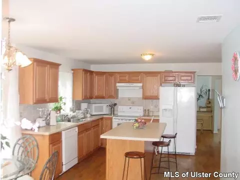 126 Hunt Rd, Wallkill, NY 12589 photo 1