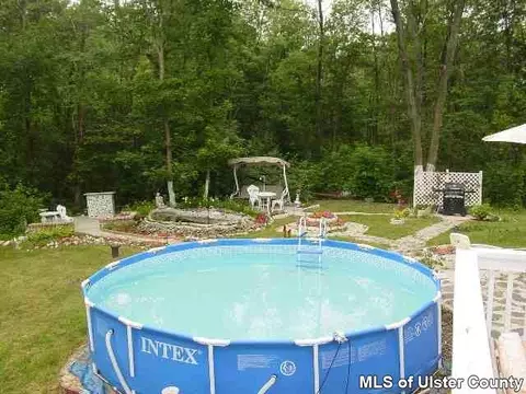 126 Hunt Rd, Wallkill, NY 12589 photo 2