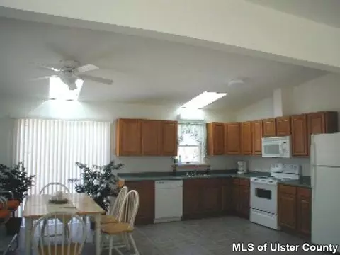 5 Irwin Ct, Poughkeepsie, NY 12603 photo 1