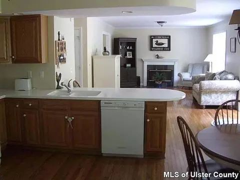 7 Arcadia Dr, Wallkill, NY 12589 photo 2