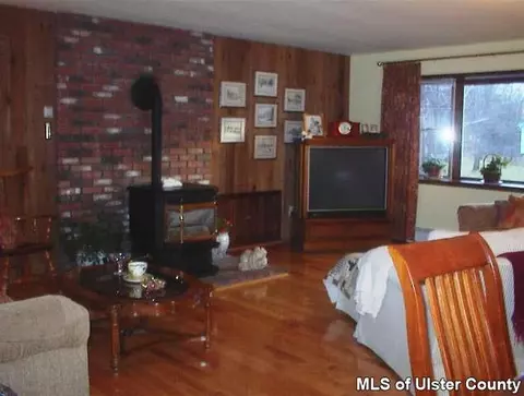 22 Knoth Rd, Wallkill, NY 12589 photo 3