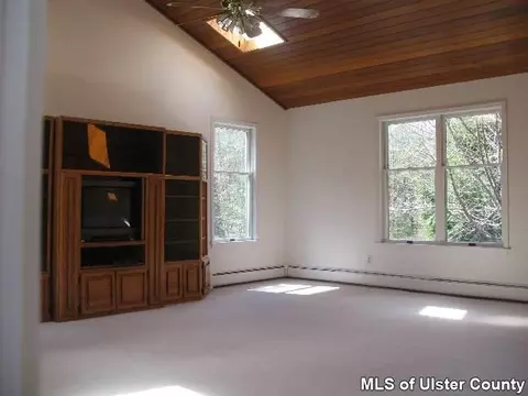 60 Laurel Holw, Kerhonkson, NY 12446 photo 3