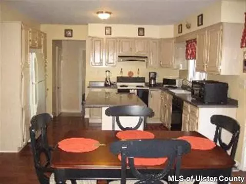 240 Valley Vw, Wallkill, NY 12589 photo 5