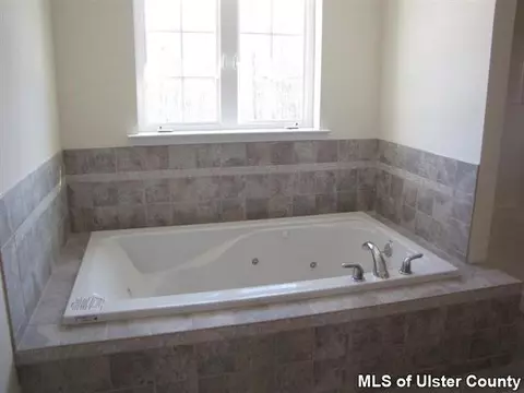 14 Van Wyck Ct, Wallkill, NY 12589 photo 10