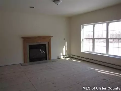 14 Van Wyck Ct, Wallkill, NY 12589 photo 4
