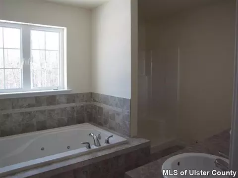 14 Van Wyck Ct, Wallkill, NY 12589 photo 9