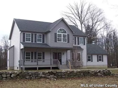 14 Van Wyck Ct, Wallkill, NY 12589 photo 1
