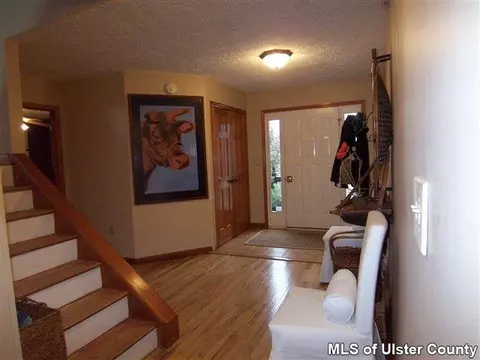 8 Risa Ln, Cottekill, NY 12419 photo 3