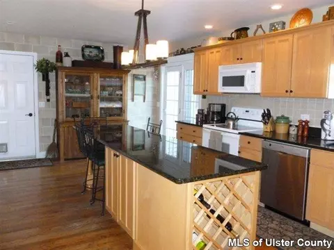 27 Rose Ln, Wallkill, NY 12589 photo 5