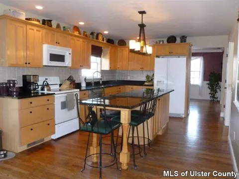 27 Rose Ln, Wallkill, NY 12589 photo 4