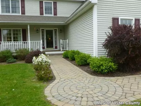 30 Rose Ln, Wallkill, NY 12589 photo 2