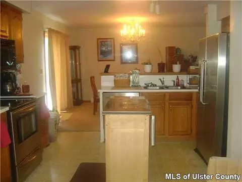 5 Summerset Dr, Wallkill, NY 12589 photo 3