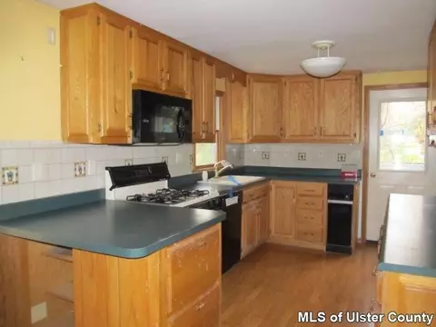 22 Cornell Ave, Red Hook, NY 12571 photo 5