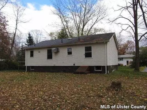 22 Cornell Ave, Red Hook, NY 12571 photo 2
