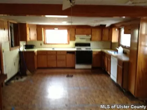 9 Main St, Wallkill, NY 12589 photo 3
