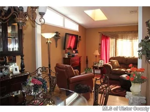 13 Summerset Dr, Wallkill, NY 12589 photo 8