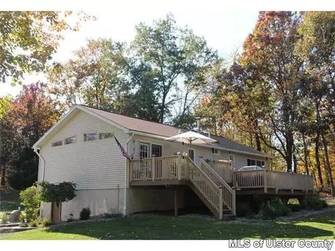 13 Summerset Dr, Wallkill, NY 12589 photo 2