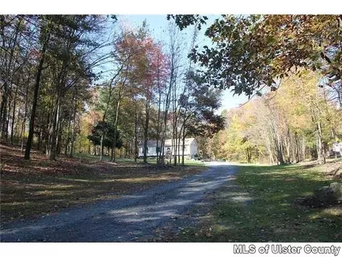 13 Summerset Dr, Wallkill, NY 12589 photo 4