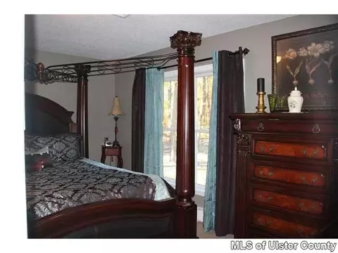 13 Summerset Dr, Wallkill, NY 12589 photo 9