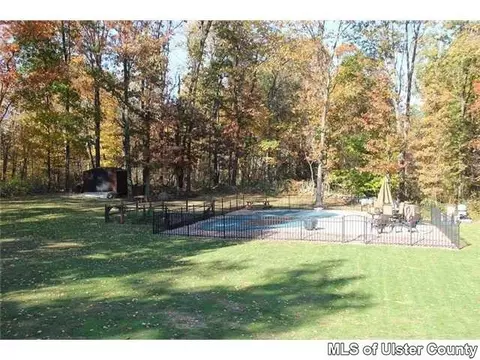 13 Summerset Dr, Wallkill, NY 12589 photo 3