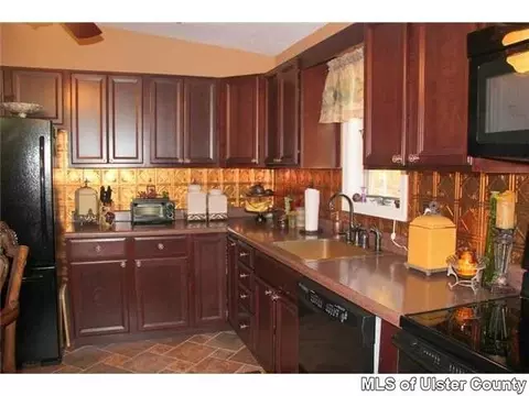 13 Summerset Dr, Wallkill, NY 12589 photo 5