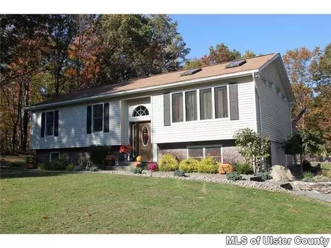 13 Summerset Dr, Wallkill, NY 12589 photo 1