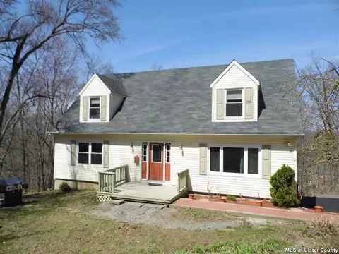 14 Berghoff Dr, Fishkill, NY 12524 photo 2